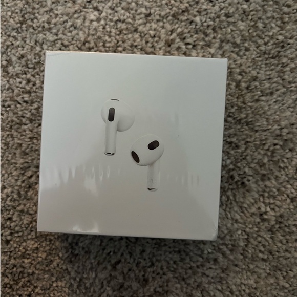 Apple AirPods Wireless Earbuds